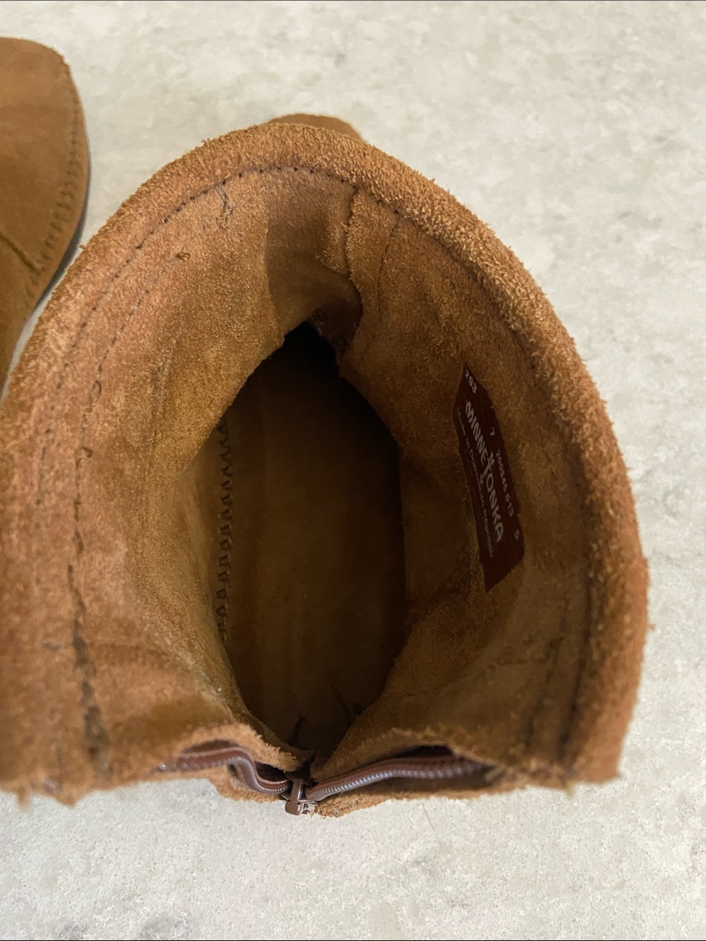 Minnetonka Suede Fringe Moccasin Booties in Chestnut Brown, size 7. Like-NEW - Picture 12 of 14